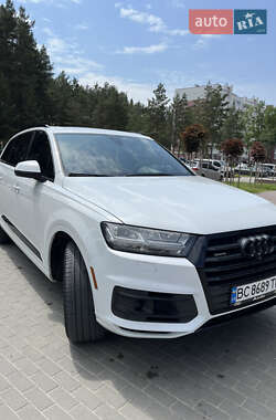 Внедорожник / Кроссовер Audi Q7 2017 в 