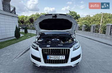 Позашляховик / Кросовер Audi Q7 2014 в 