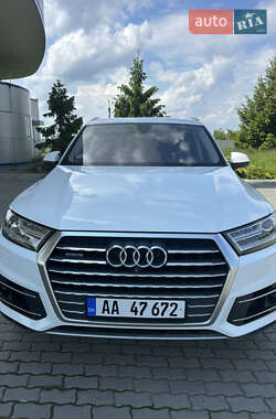 Внедорожник / Кроссовер Audi Q7 2015 в 
