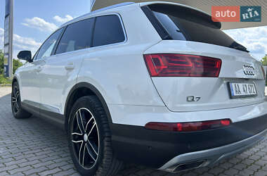 Внедорожник / Кроссовер Audi Q7 2015 в 
