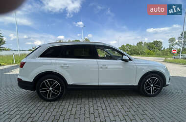 Внедорожник / Кроссовер Audi Q7 2015 в 