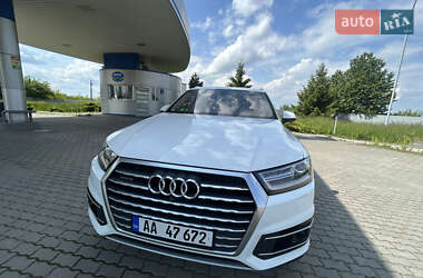 Внедорожник / Кроссовер Audi Q7 2015 в 