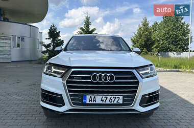 Внедорожник / Кроссовер Audi Q7 2015 в 