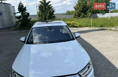 Внедорожник / Кроссовер Audi Q7 2015 в 