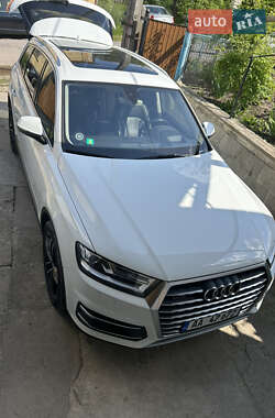 Внедорожник / Кроссовер Audi Q7 2015 в 