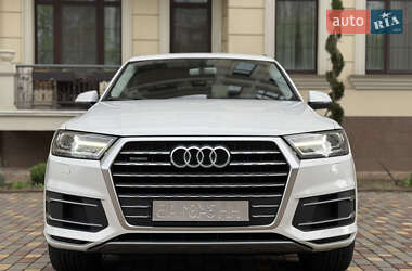 Внедорожник / Кроссовер Audi Q7 2015 в 