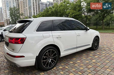 Внедорожник / Кроссовер Audi Q7 2015 в 