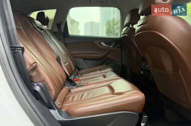 Внедорожник / Кроссовер Audi Q7 2015 в 