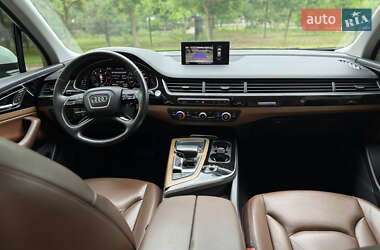 Внедорожник / Кроссовер Audi Q7 2015 в 