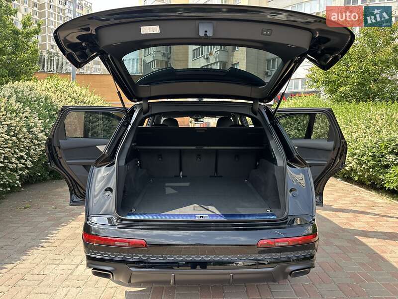Внедорожник / Кроссовер Audi Q7 2024 в Киеве