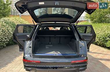 Внедорожник / Кроссовер Audi Q7 2024 в 