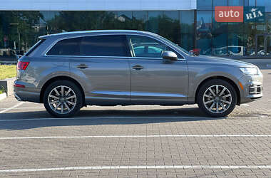 Внедорожник / Кроссовер Audi Q7 2015 в 
