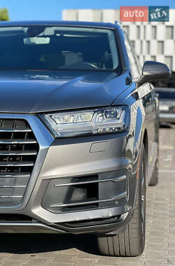 Внедорожник / Кроссовер Audi Q7 2015 в 