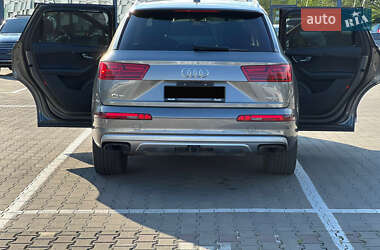 Внедорожник / Кроссовер Audi Q7 2015 в 