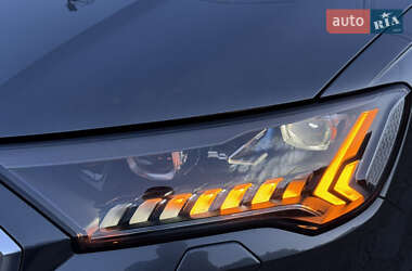 Позашляховик / Кросовер Audi Q7 2021 в 