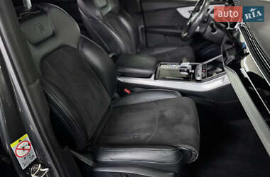 Позашляховик / Кросовер Audi Q7 2021 в 