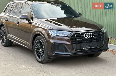 Позашляховик / Кросовер Audi Q7 2020 в 