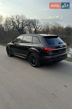 Позашляховик / Кросовер Audi Q7 2020 в 