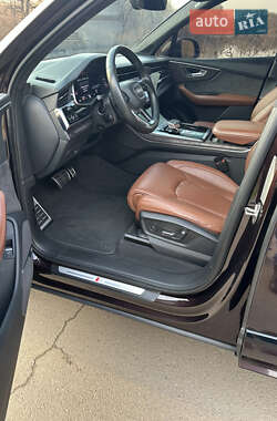 Позашляховик / Кросовер Audi Q7 2020 в 