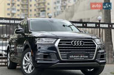 Внедорожник / Кроссовер Audi Q7 2017 в 
