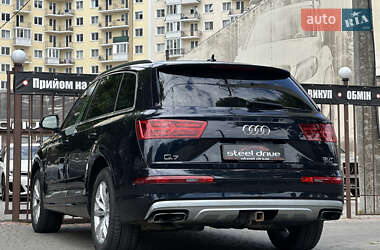 Внедорожник / Кроссовер Audi Q7 2017 в 