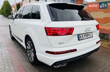 Внедорожник / Кроссовер Audi Q7 2015 в 