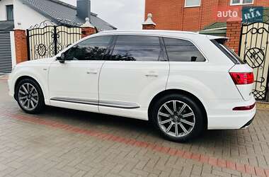 Внедорожник / Кроссовер Audi Q7 2015 в 