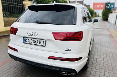Внедорожник / Кроссовер Audi Q7 2015 в 