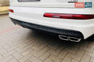 Внедорожник / Кроссовер Audi Q7 2015 в 