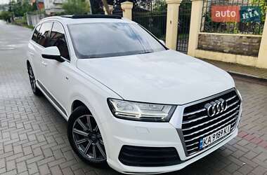 Внедорожник / Кроссовер Audi Q7 2015 в 