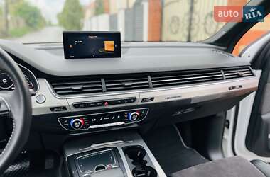 Внедорожник / Кроссовер Audi Q7 2015 в 