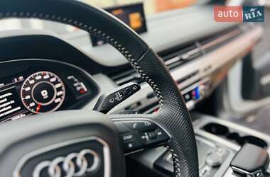 Внедорожник / Кроссовер Audi Q7 2015 в 