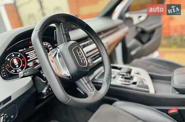 Внедорожник / Кроссовер Audi Q7 2015 в 