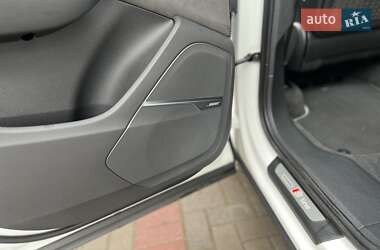 Внедорожник / Кроссовер Audi Q7 2015 в 