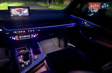 Внедорожник / Кроссовер Audi Q7 2015 в 