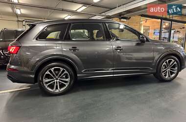 Внедорожник / Кроссовер Audi Q7 2024 в 