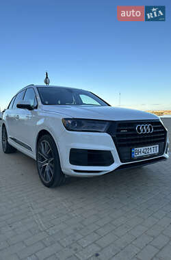 Внедорожник / Кроссовер Audi Q7 2018 в 