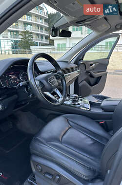 Внедорожник / Кроссовер Audi Q7 2018 в 