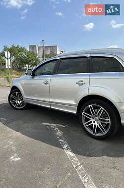 Позашляховик / Кросовер Audi Q7 2007 в 