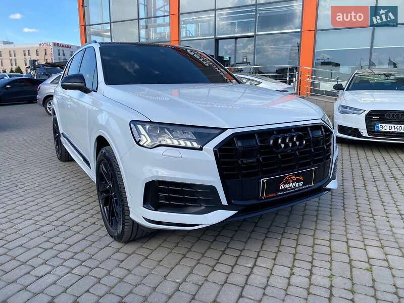 Внедорожник / Кроссовер Audi Q7 2020 в 