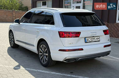 Позашляховик / Кросовер Audi Q7 2016 в 
