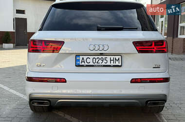 Позашляховик / Кросовер Audi Q7 2016 в 