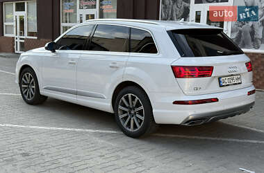 Позашляховик / Кросовер Audi Q7 2016 в 