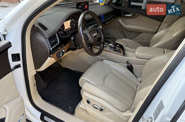 Позашляховик / Кросовер Audi Q7 2016 в 