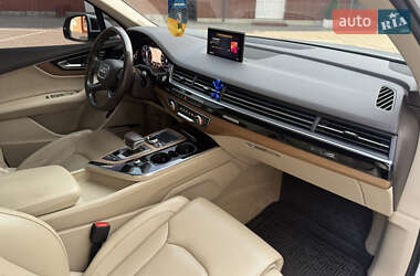 Позашляховик / Кросовер Audi Q7 2016 в 