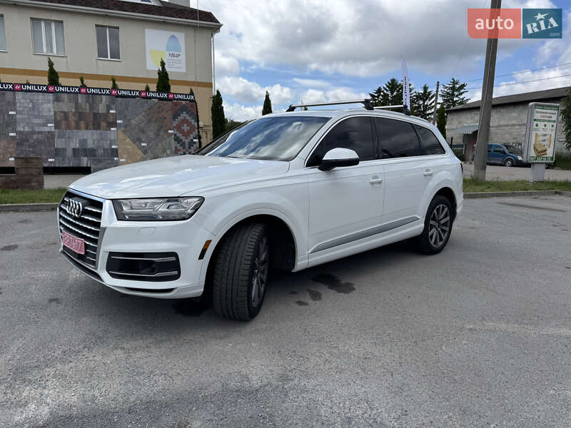 Позашляховик / Кросовер Audi Q7 2017 в Рівному