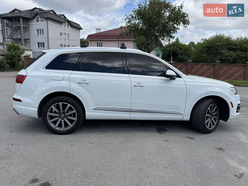 Позашляховик / Кросовер Audi Q7 2017 в Рівному