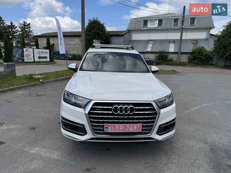 Позашляховик / Кросовер Audi Q7 2017 в Рівному
