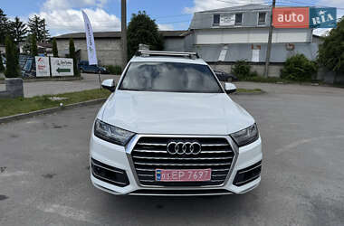 Внедорожник / Кроссовер Audi Q7 2017 в 
