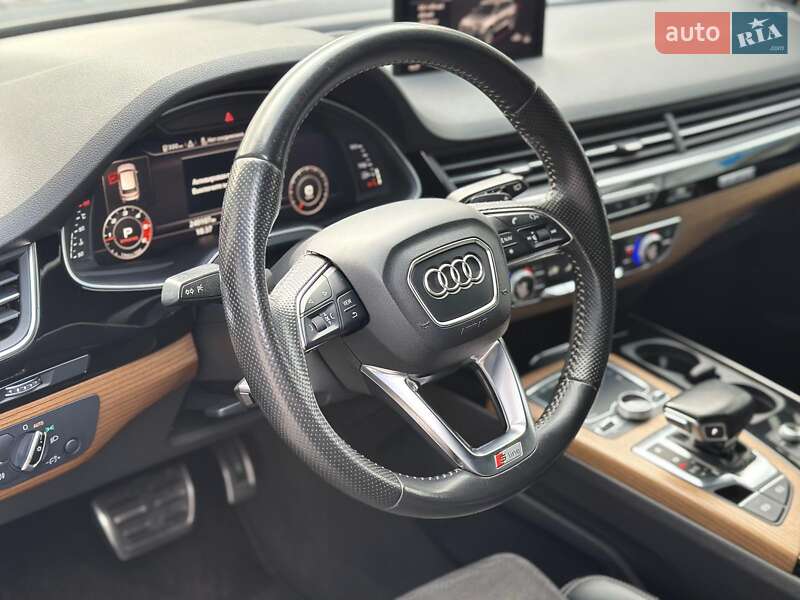 Внедорожник / Кроссовер Audi Q7 2016 в Одессе